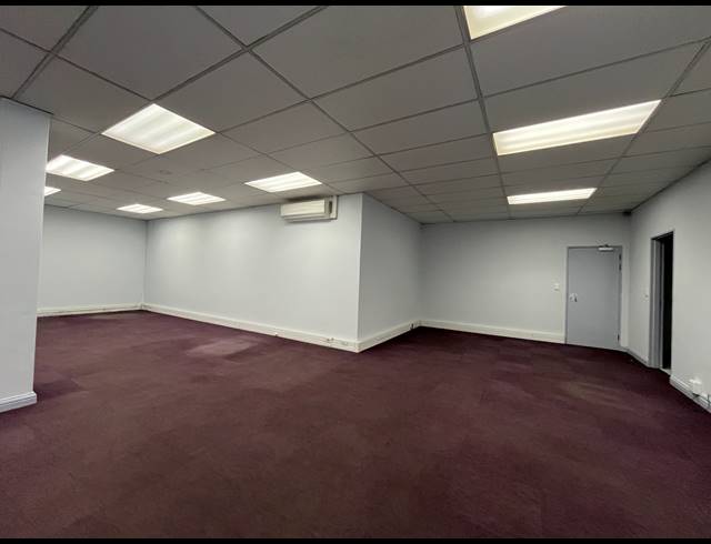 3,302M² OFFICE TO LET IN SPARTAN